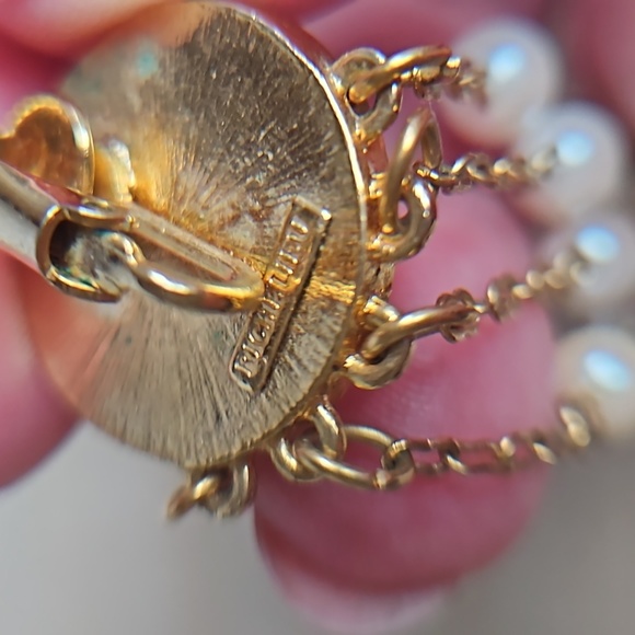 Vintage Richlieu Clip Earrings - Picture 5 of 5